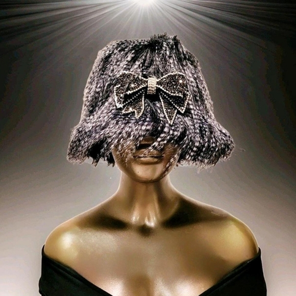 Vintage Black Faux Chinchilla Fur Super Furry Bucket Hat w/ Vtg. Crystal Brooch - Picture 11 of 16